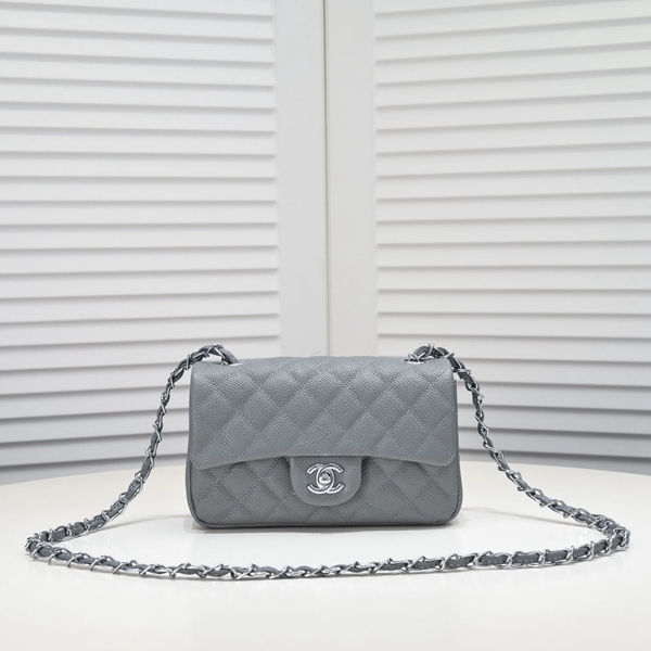 シャネルバッグ正面デザイン